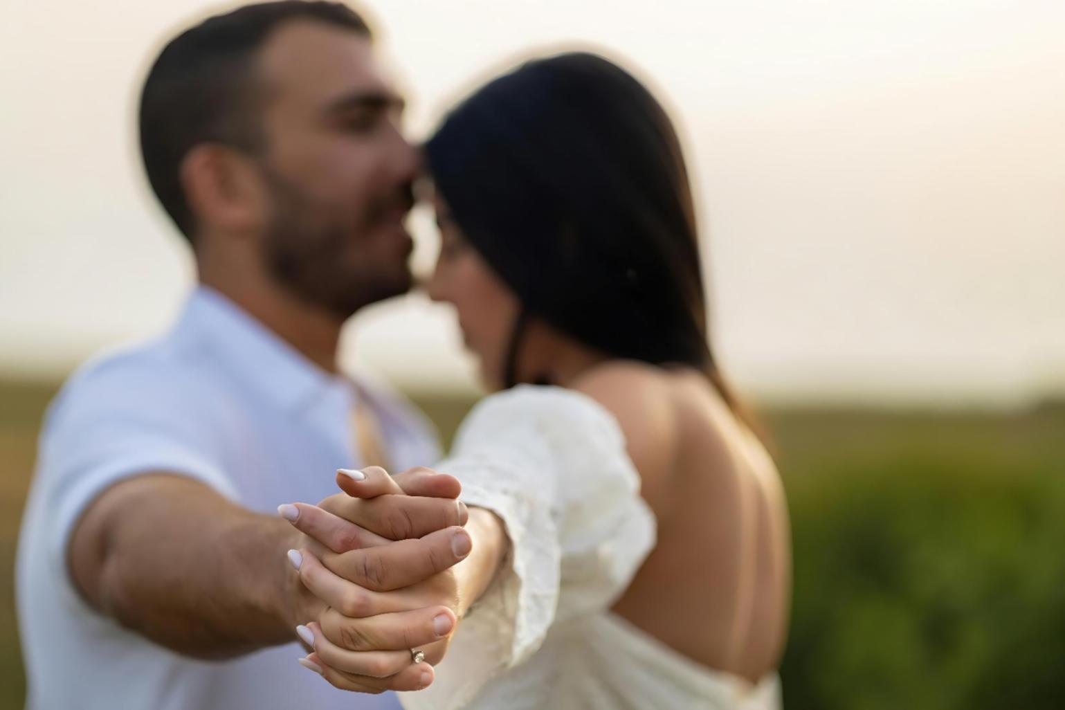 Parejas bailando en el festival anual de velinorathqum